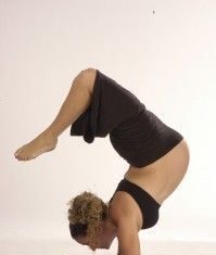 EJERCICIOS de YOGA durante el EMBARAZO y sus beneficios