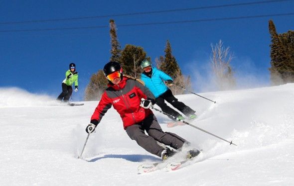 Uno de los deportes en los que se generan más lesiones es en el esquí, ya que muchas personas no lo ven como un deporte en sí, sino como un entretenimiento por lo que ignora en llevar a cabo un calentamiento previo.