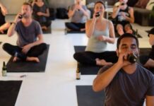 CERVEZA para amantes del FITNESS: descubre el BEER YOGA Beer Yoga