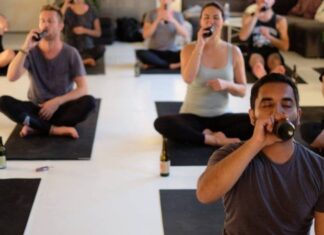 CERVEZA para amantes del FITNESS: descubre el BEER YOGA Beer Yoga