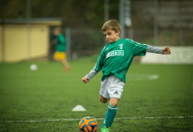 Fútbol para Niños: Cómo el Deporte Ayuda al Desarrollo Físico y Social ⚽👶 Academia de fútbol para niños