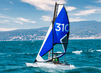 Descubre la Libertad en el Agua: Los Catamaranes Pequeños al Detalle catamarán pequeño